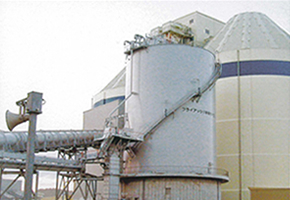 Aeration system for powder stored silo